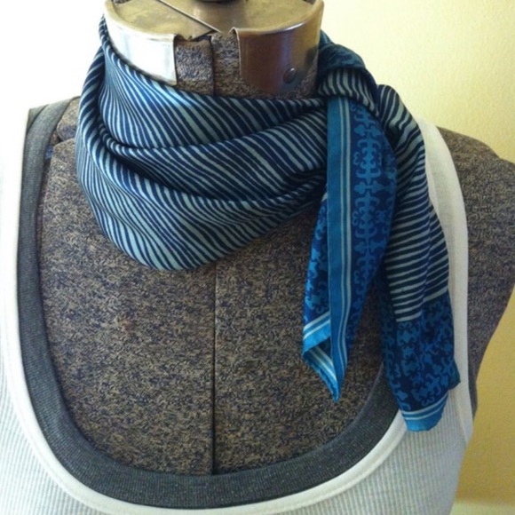 Beautiful Blues VintageVera Versatile Square Scarf - Picture 7 of 10